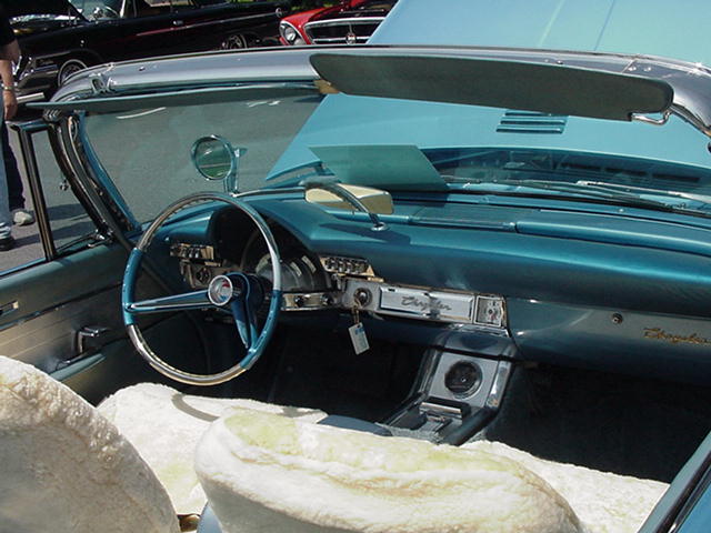 Gil C's 300-F interior.jpg, 6/6/2006, 55 kB