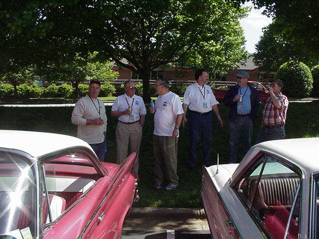 300 people in parking lot.jpg, 6/6/2006, 69 kB