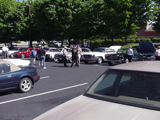 Hotel parking lot.jpg, 6/6/2006, 65 kB