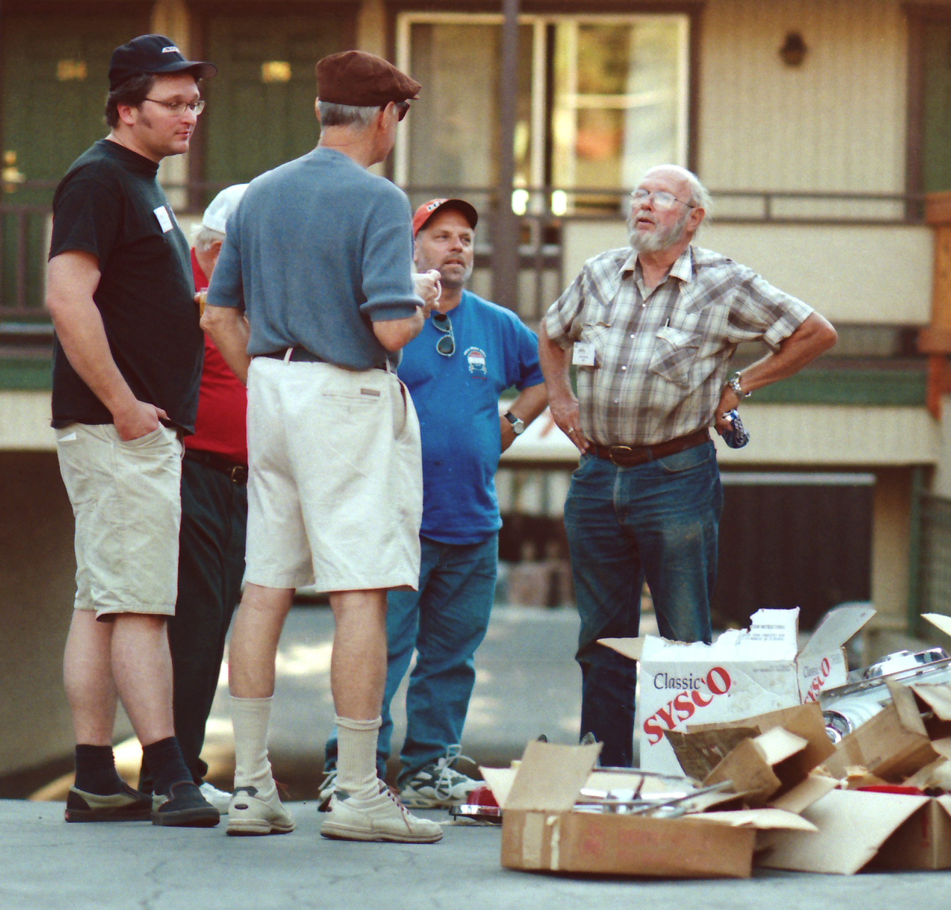 Don Rook With Parts.jpg, 8/26/2005, 3405 kB
